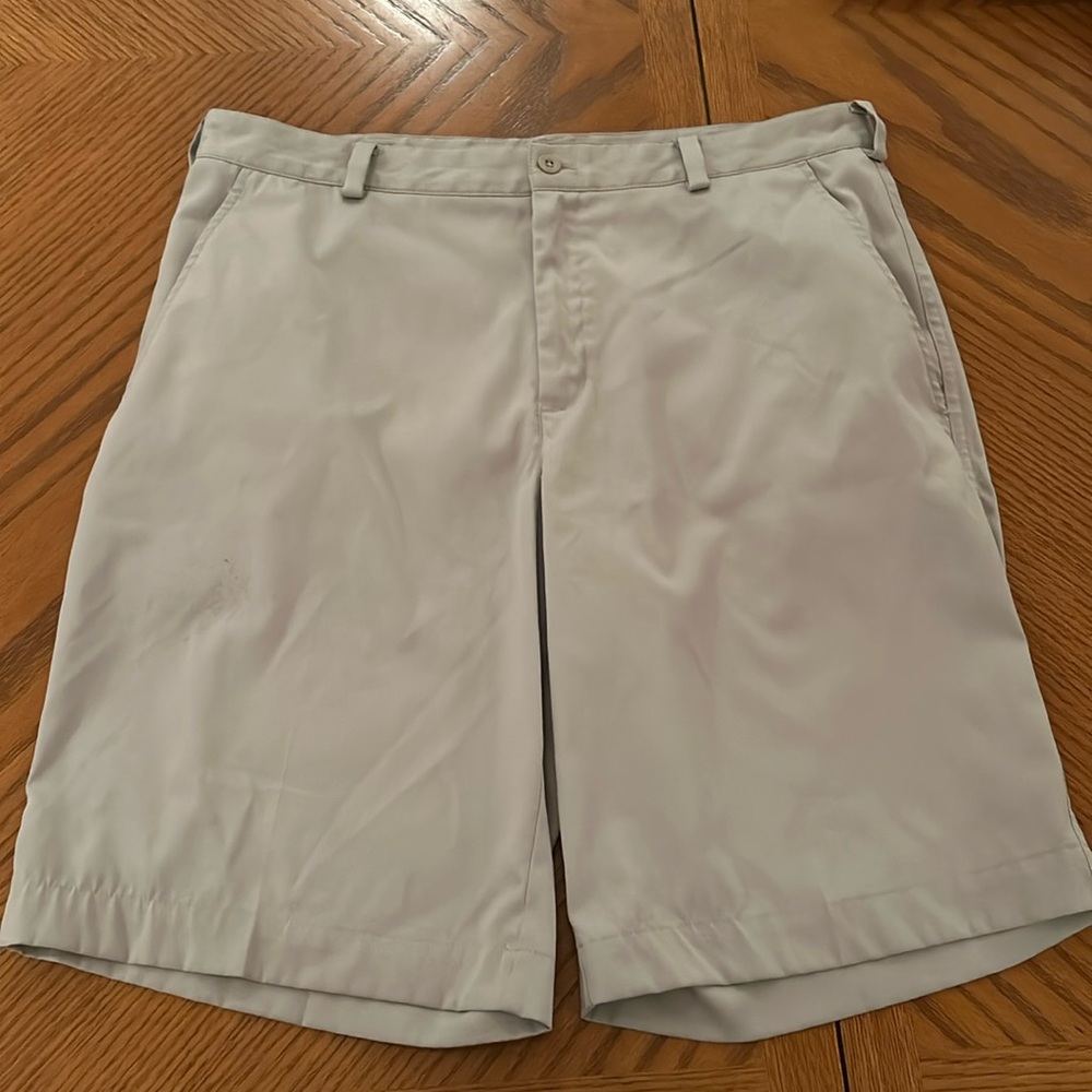 Men’s Tan Nike Dri-Fit Golf Shorts Waist size 33